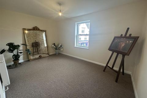 2 bedroom apartment to rent, Market Place, Glastonbury