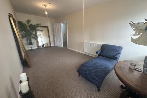 2 bedroom apartment to rent, Market Place, Glastonbury