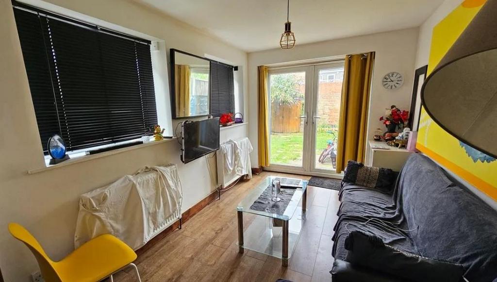 Doors to garden from reception room