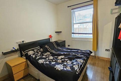 2 bedroom flat for sale, Strode Road, Willesden, London