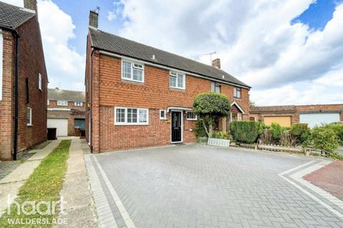 3 bedroom semi-detached house for sale, Brier Close, Chatham