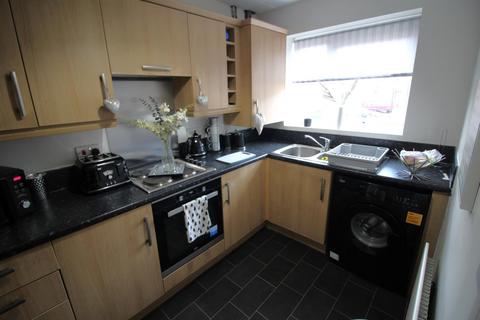 4 bedroom townhouse to rent, Fairbourne Walk, Oldham, OL1