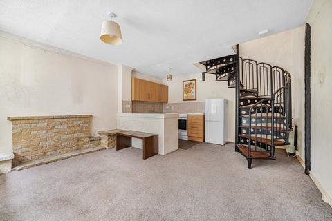 16 Bramley Close, Staines, TW18 1PY