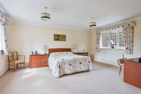 19 Lady Harewood Way, Epsom, KT19 7LE