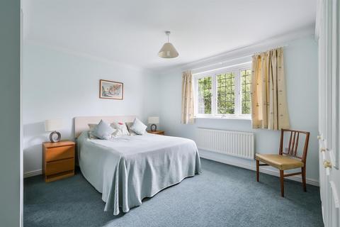 19 Lady Harewood Way, Epsom, KT19 7LE