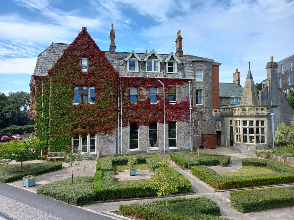 Manor House, Middle Road 2 bed apartment for sale £117,000