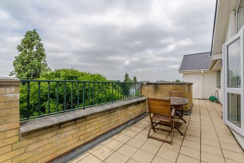 2 bedroom flat for sale, Broomhouse Dock, Fulham, London, SW6