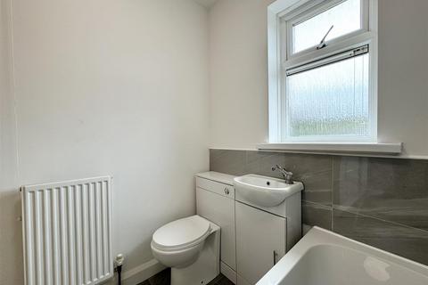 2 bedroom end of terrace house for sale, Newsome Avenue, Newsome, Huddersfield, HD4 6JW