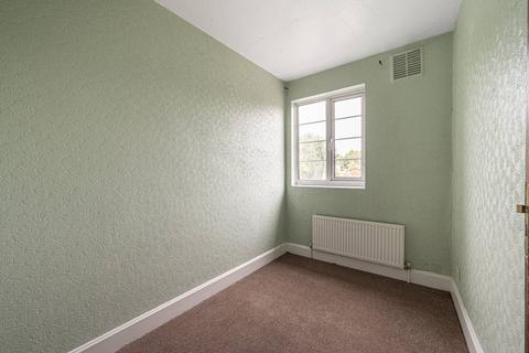 3 bedroom flat to rent, Hampden Square, N14, Osidge, London, N14