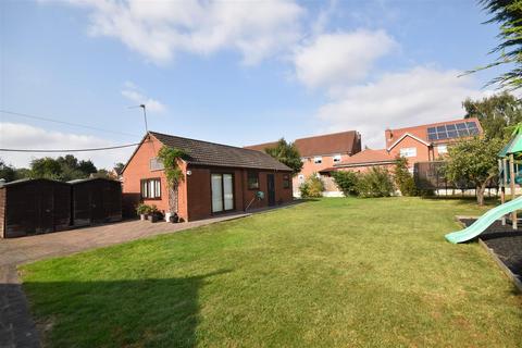 4 bedroom detached house for sale, Newclose Lane, Goole