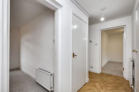 3/3 Oxgangs Avenue, Edinburgh, EH13 9HZ