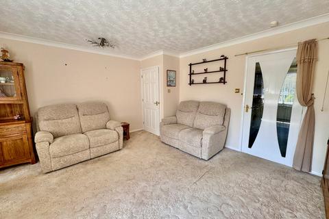 2 bedroom semi-detached bungalow for sale, Rosery Mews, GREAT HOLLAND, CO13