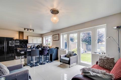 4 bedroom detached house for sale, Elmwood Close, Wakefield WF2