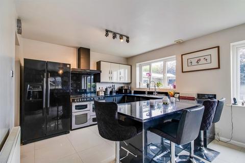 4 bedroom detached house for sale, Elmwood Close, Wakefield WF2