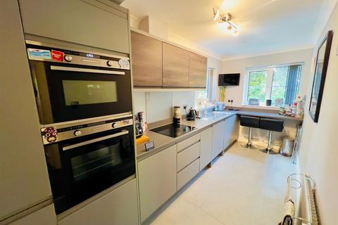 2 bedroom flat for sale, Stevens Close, Beckenham BR3