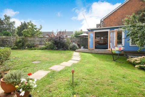 4 Lees Meadow, Hook, RG27 9RZ