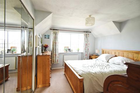 4 Lees Meadow, Hook, RG27 9RZ