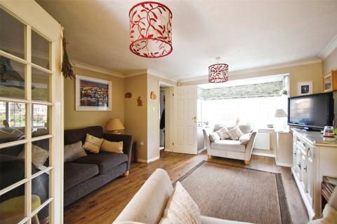4 Lees Meadow, Hook, RG27 9RZ