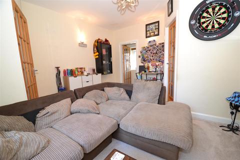 14 Albert Road, Queensbury, Bradford, BD13 1PB