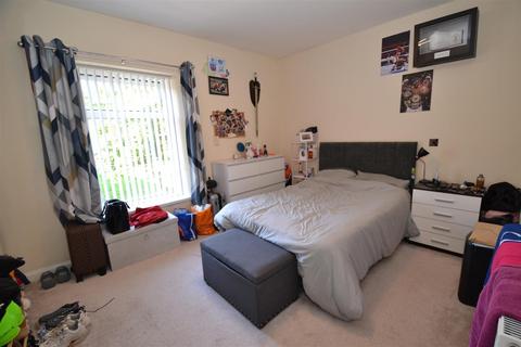 14 Albert Road, Queensbury, Bradford, BD13 1PB