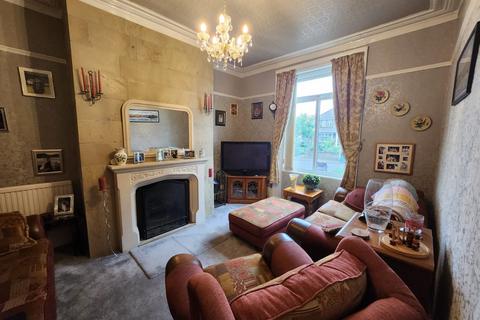 4 bedroom end of terrace house for sale, Cutler Heights Lane, BD4 9JG