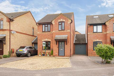 3 bedroom link detached house for sale, Grovebury Court, Wootton