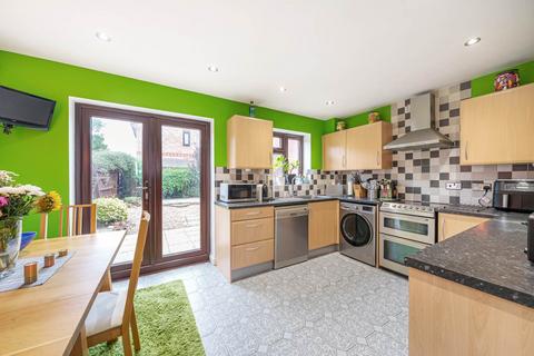 3 bedroom link detached house for sale, Grovebury Court, Wootton