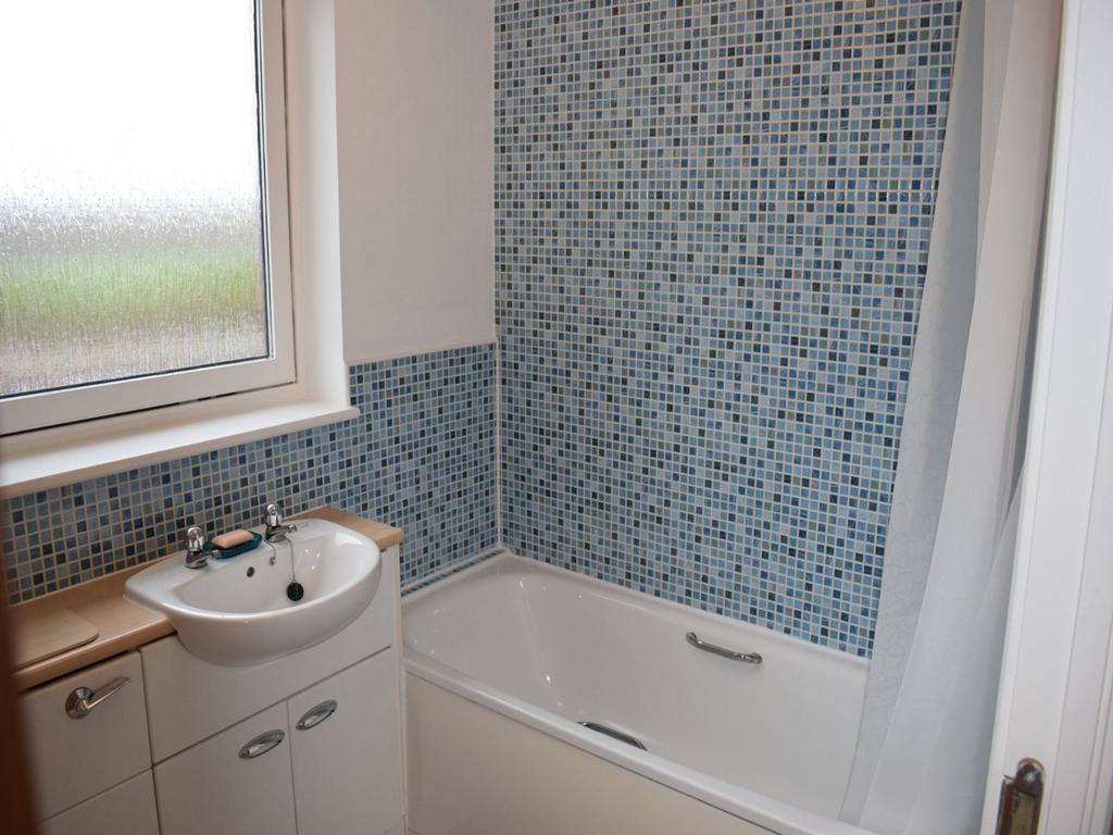 Apartment in Edinburgh - More