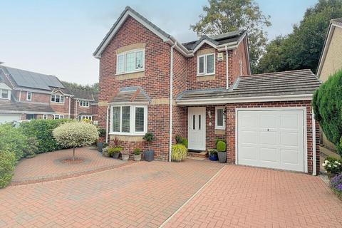 3 bedroom detached house for sale, Maple Croft, New Farnley, Leeds, LS12 5RU