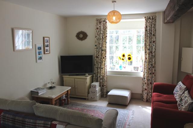 Lounge 1.jpg