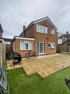 4 bedroom detached house to rent, Whinmoor Crescent, Leeds, West Yorkshire, LS14