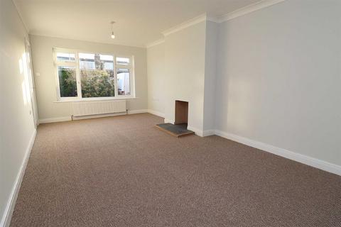 3 bedroom detached bungalow to rent, Roman Avenue South, Stamford Bridge