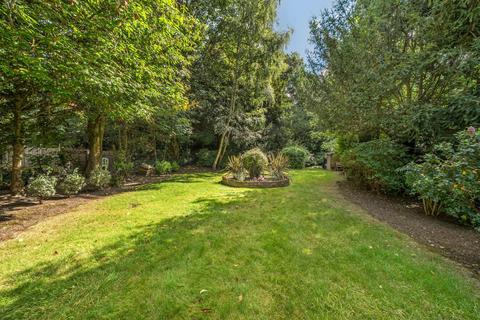 Flat 4, 25 Old Hill, Chislehurst, BR7 5LZ