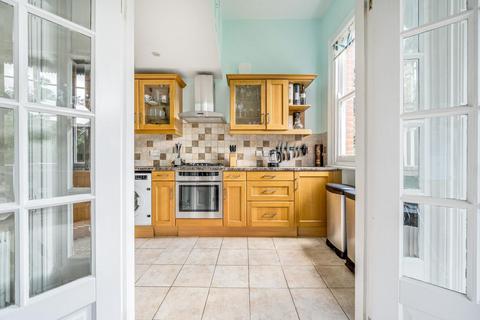 Flat 4, 25 Old Hill, Chislehurst, BR7 5LZ