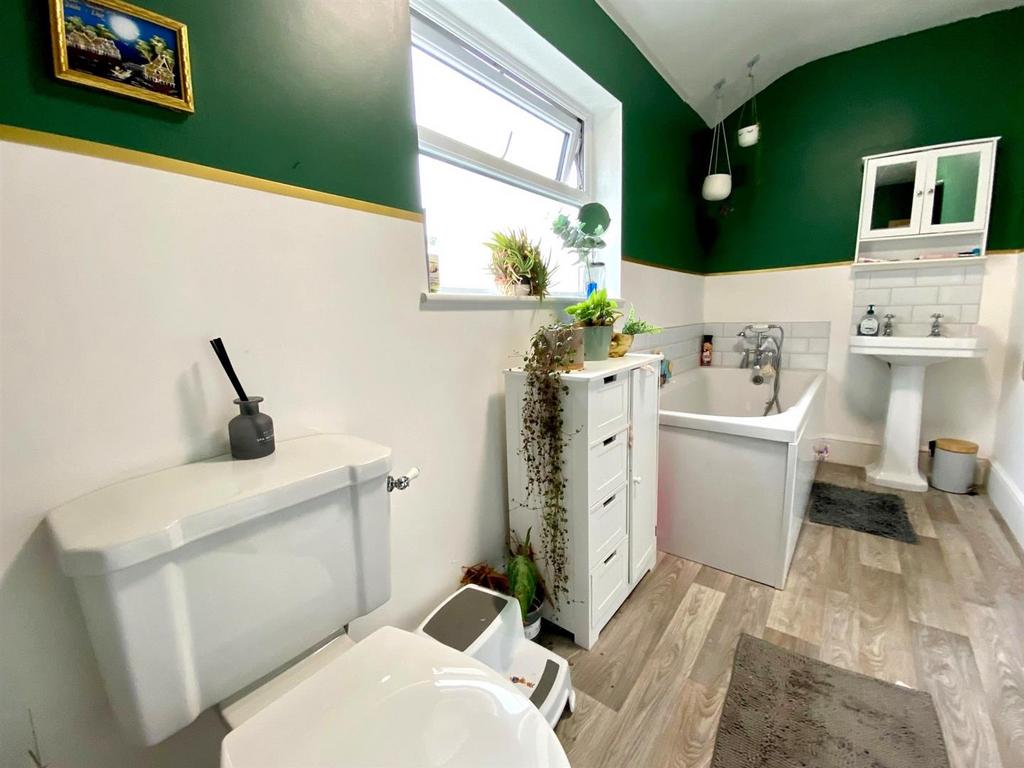 BATHROOM BATH.jpg