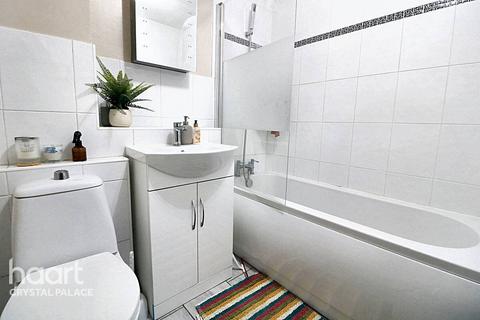 1 bedroom flat for sale, Peabody Hill, LONDON