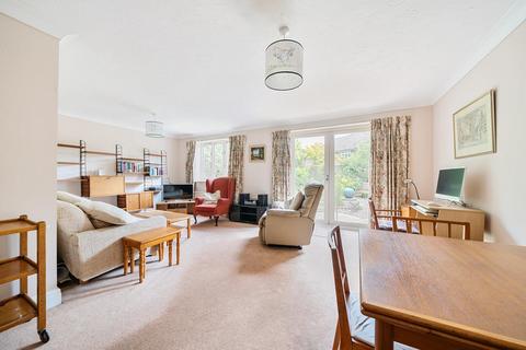 27 Hatch Place, Kingston Upon Thames, KT2 5NB