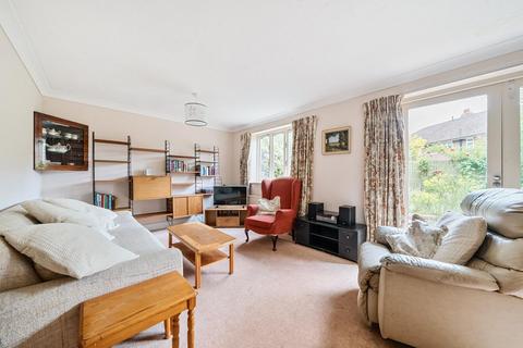 27 Hatch Place, Kingston Upon Thames, KT2 5NB