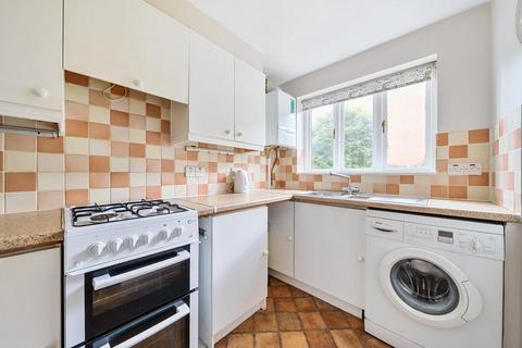 27 Hatch Place, Kingston Upon Thames, KT2 5NB