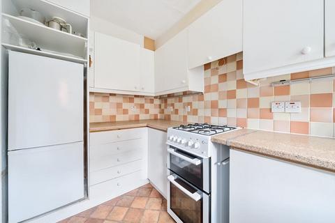 27 Hatch Place, Kingston Upon Thames, KT2 5NB