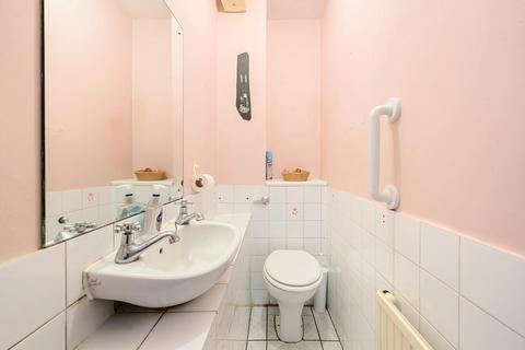27 Hatch Place, Kingston Upon Thames, KT2 5NB