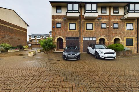 3 bedroom end of terrace house to rent, Barnfield Place, London E14