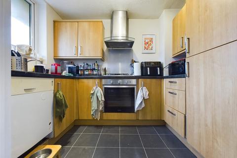 3 bedroom end of terrace house to rent, Barnfield Place, London E14