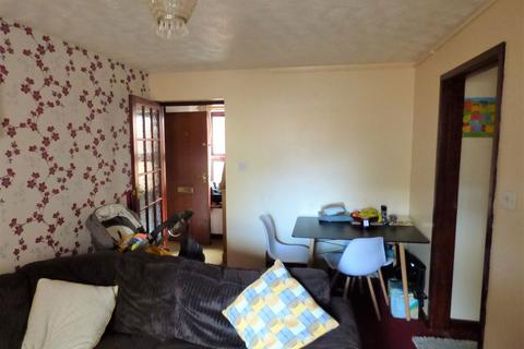 2 bedroom flat to rent, Kirtleton Avenue, Weymouth DT4