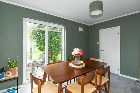 4 Marshmead, Hilperton, Trowbridge, BA14 7SE