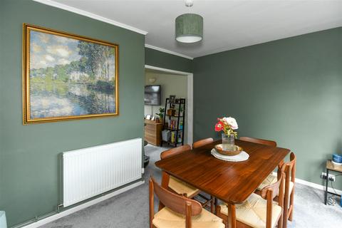4 Marshmead, Hilperton, Trowbridge, BA14 7SE