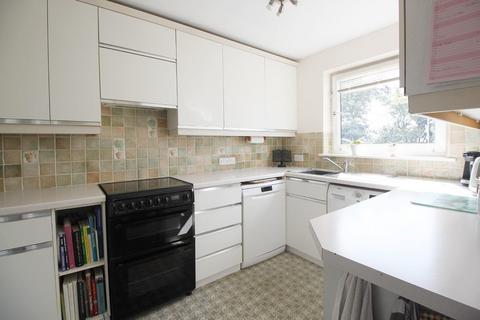 2 bedroom apartment for sale, Victoria Road, Netley Abbey, Southampton, SO31 5BX