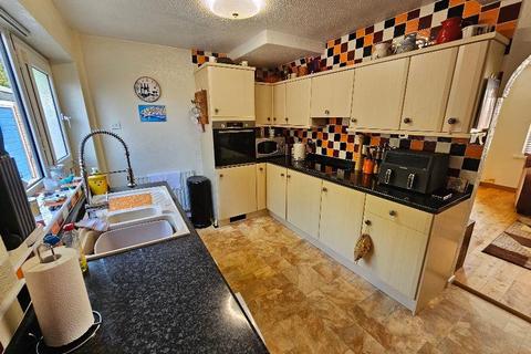 3 bedroom semi-detached house for sale, Linden Avenue, Tuxford NG22