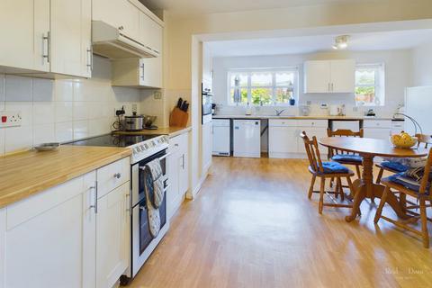 4 bedroom detached house for sale, Monarch Gardens, Eastbourne