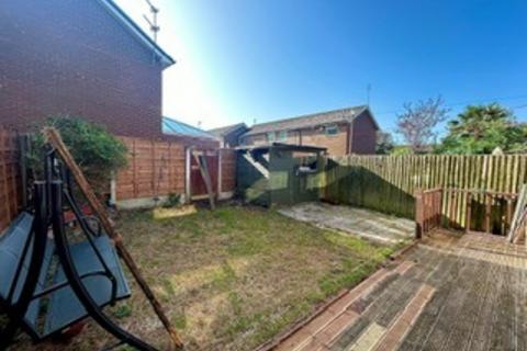 3 bedroom terraced house to rent, Lodgepole Close, Eccles, M30 7QF